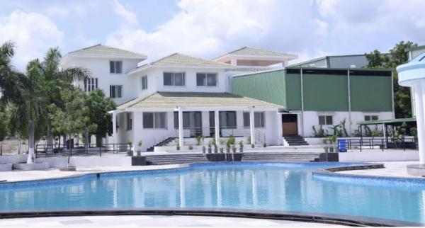 Firefox Hotel and Resort, Rezerwuj  Moinabad 