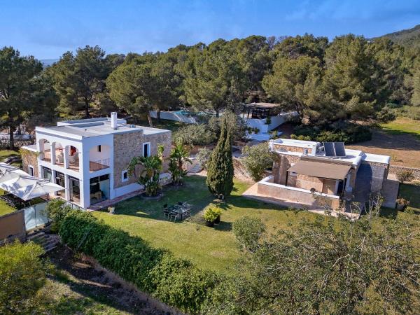 Villa Near Ibiza Town sleeps 12,14, Rezerwuj  Hotele w Ibiza z basenem, Basen