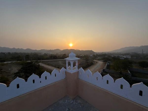 Morika hills Villa, Rezerwuj  Hotele w Nowe Delhi z basenem, Basen