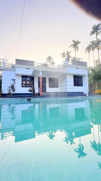 Grand Glorious Resort, Rezerwuj  Hotele w Nowe Delhi z basenem, Basen