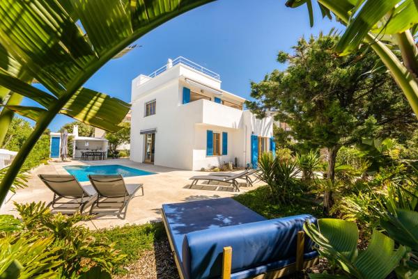 Villa exclusiva frente al mar con jardin y piscina, Rezerwuj  Cala Blanca Minorka