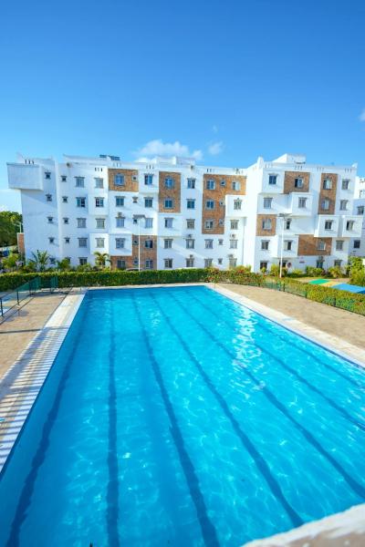 Mombasa One, Two & Three Bedroom BnB, Buxton Point Apartments - Haven & Harmony Hosts, Rezerwuj Apartament Hotele w Coast Region z Basenem, Basen