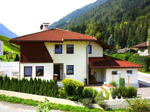 Apartment in Fulpmes near Stubai Glacier, Rezerwuj Apartament Hotele w Tyrol z Parkingiem, Parking
