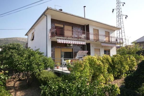 House Peri, Rezerwuj  Hotele w Split-Dalmatia County z parkingiem, Parking