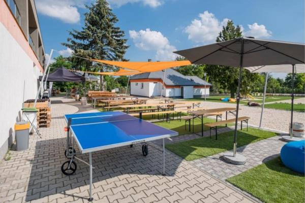 Hedon Brewery Apartments - 200 meter to the Beach, Rezerwuj Apartament Hotele w Somogy z Parkingiem, Parking