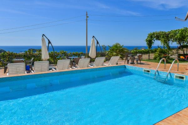 Open Sky Apartments, Rezerwuj Apartament Hotele w Utjeha z Basenem, Basen