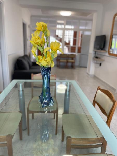 Pingvin Cukrászda Apartman felső szint, Rezerwuj  Hotele w Somogy z Parkingiem, Parking