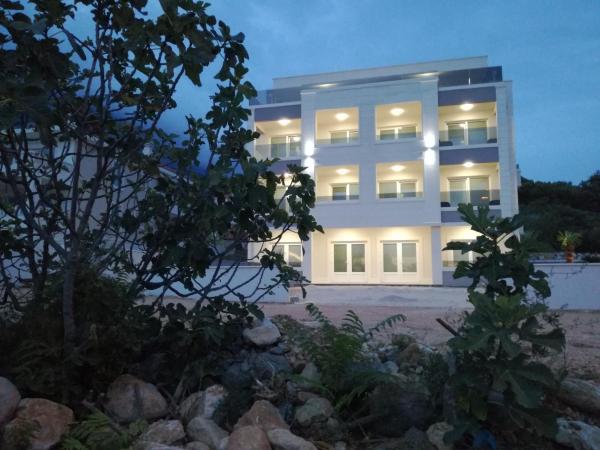 Apartments Villa Hadria, Rezerwuj Apartament Hotele w Split-Dalmatia County z parkingiem, Parking