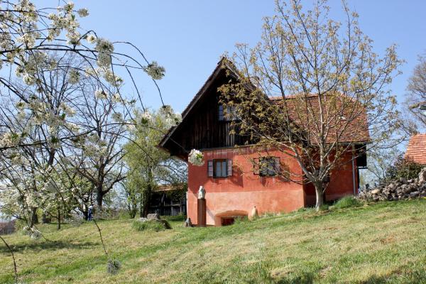 Ferienwohnungen Sonnenberg, Rezerwuj  Hotele w Styrian Wine Road z Parkingiem, Parking