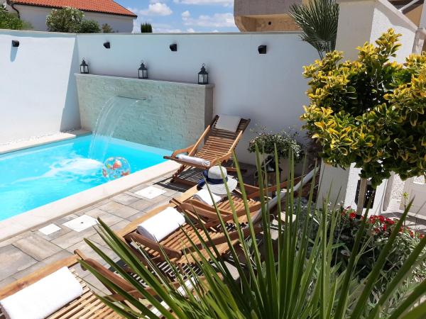 Bella Apartments, Rezerwuj Apartament Hotele w Zadar County z basenem, Basen