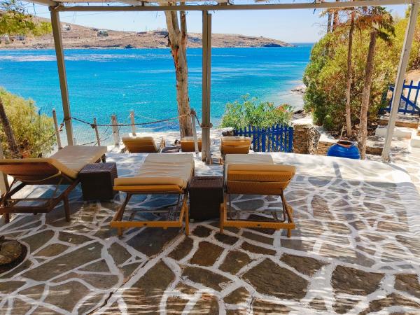 Villa Elena Kythnos, Rezerwuj  Hotele w Merichas z Parkingiem, Parking