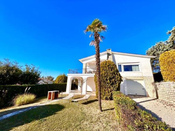 Villa Edith - stupenda villa con terrazzo vista mare e spiaggia inclusa, Rezerwuj  Numana 