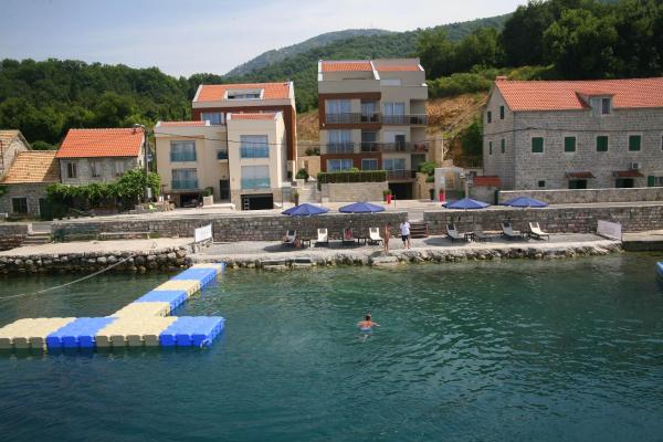 Apartments Villa Jelena, Rezerwuj Apartament Hotele w Tivat County z parkingiem, Parking