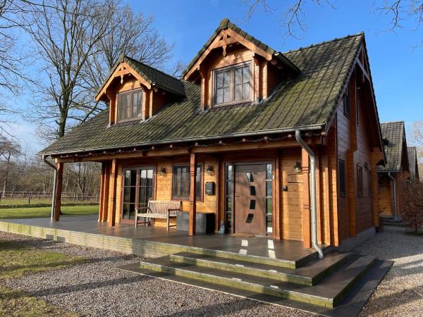 Villa with Sauna & Tub, Rezerwuj  Hotele w Overijssel z Parkingiem, Parking