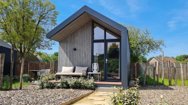 Luxe tinyhouse voor 2 personen met hottub, Rezerwuj  Meerssen Heuvelland
