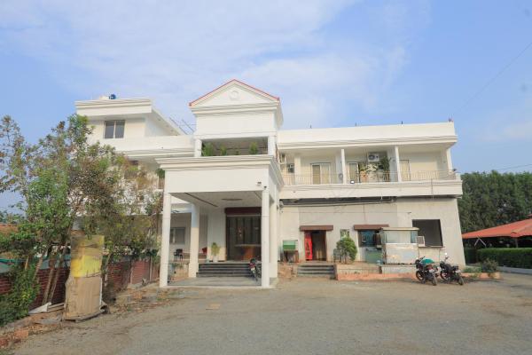 Srushti Resort, Rezerwuj Ośrodek wypoczynkowy Hotele w Nowe Delhi z basenem, Basen