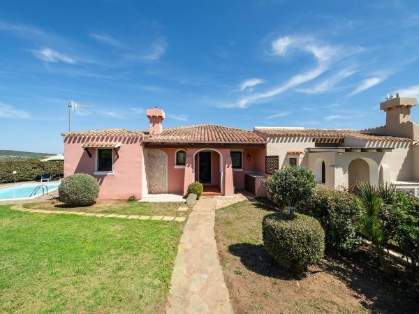 Villa with a private pool and sea view, Rezerwuj  Hotele w Cuile Pazzoni z basenem, Basen