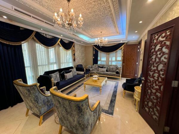 Luxury Royal Villa with 7 Master Suites, Rezerwuj  Adżman Zjednoczone Emiraty Arabskie