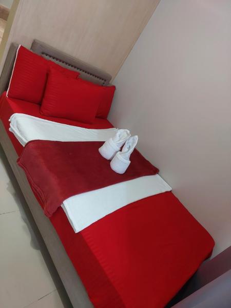 Airah sea staycation, Rezerwuj  Hotele w Metro Manila z Basenem, Basen