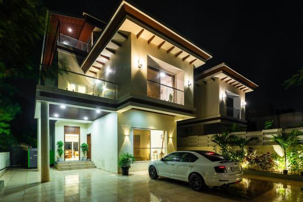 Japandi Villa 7BHK Lonavala Private Swimming Pool Indoor Games & Theatre Room, Rezerwuj  Hotele w Nowe Delhi z basenem, Basen