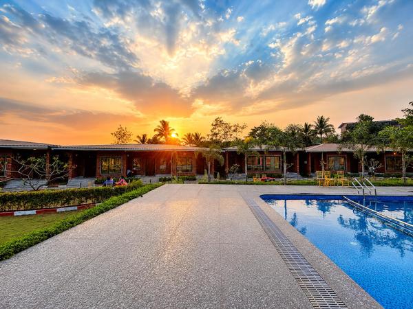 NSD Hospitality Resorts & Villas, Karjat, Rezerwuj  Hotele w Nowe Delhi z basenem, Basen