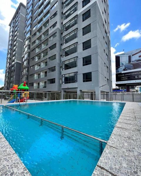 executive fully furnished three bedroom apartment in kilimani with swimming pool,fully fitted gym ,child play area ,high speed WIfi and other modern facilities to give you comfort and luxury, Rezerwuj Apartament Nairobi Nairobi
