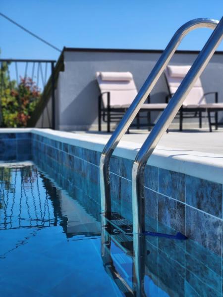 Residence Number XI - Beachfront Luxury Apartments with Pool, Rezerwuj Apartament Jesenice Split Region
