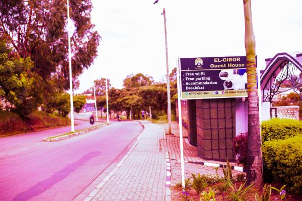 EL GIBOGR GUEST HOUSe, Rezerwuj  Hotele w Gahondo z Parkingiem, Parking