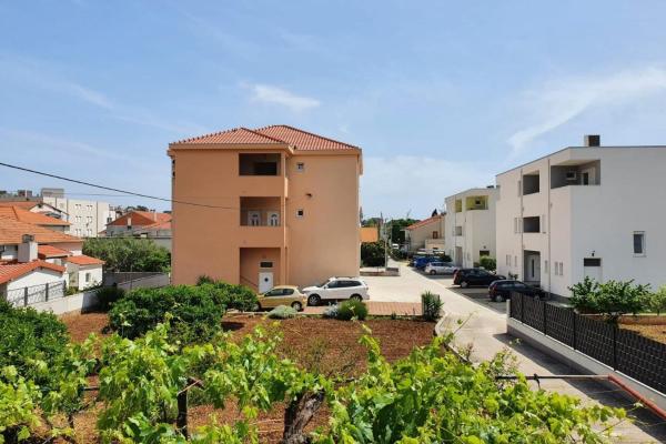 Apartments with parking space Trogir - 25305, Rezerwuj Apartament Hotele w Split-Dalmatia County z parkingiem, Parking