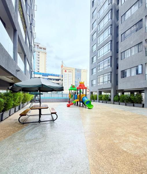 serenity skies two bedroom apartment with swimming pool fully furnished gym ample parking space children playing ground and amazing scenic city views, Rezerwuj Apartament Nairobi Nairobi