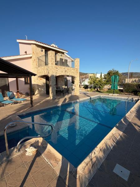 4-Bedroom Villa with Private Pool & Citrus Garden, Rezerwuj  Hotele w Peja z Basenem, Basen