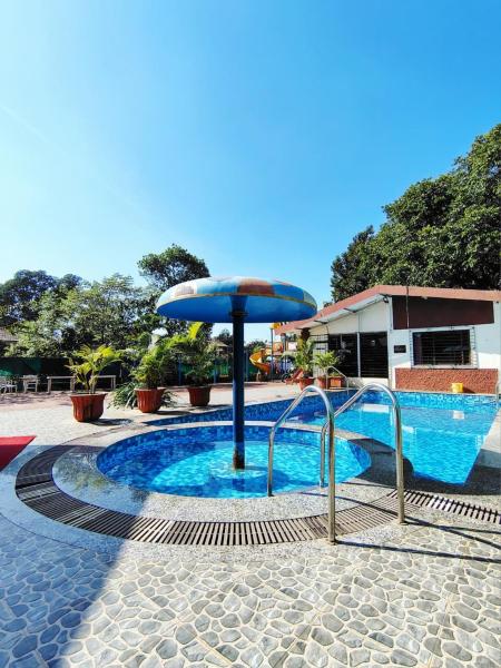 Bigg Boss Villa, Rezerwuj  Hotele w Nowe Delhi z basenem, Basen