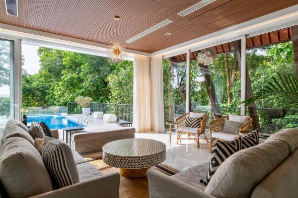 Luxury 4BHK Villa with Infinity Pool & Hill Views, Rezerwuj  Hotele w Marna z Basenem, Basen