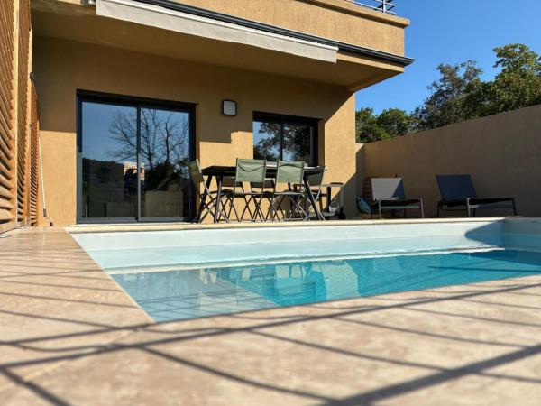 Villa Lagon Bleu- Piscine privée- Corsu di Core, Rezerwuj  Hotele w Korsyka z Basenem, Basen