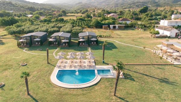 Tommys Village, Rezerwuj  Hotele w Ulcinj County z Basenem, Basen