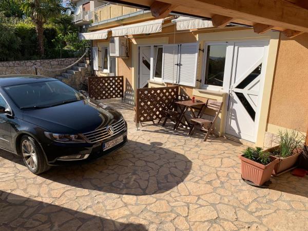 Apartmani NOELLE, Rezerwuj  Hotele w Kvarner z Parkingiem, Parking