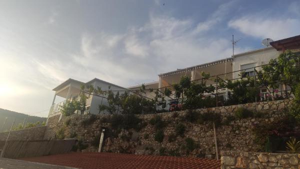 Vila Andoni, Rezerwuj  Qeparo Vlorë County