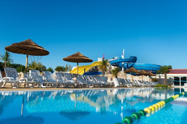 Camping Officiel Siblu Les Charmettes, Rezerwuj  Hotele w Akwitania z parkingiem, Parking