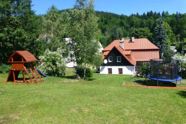 Holiday home in Josefuv Dul 1726, Rezerwuj Dom wakacyjny Hotele w Kraj liberecki z Parkingiem, Parking