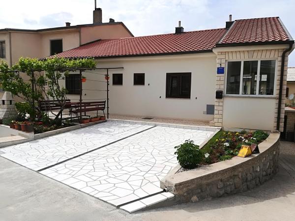 Apartment and Rooms Markovic, Rezerwuj Apartament Tanie Hotele w Lika-Senj County