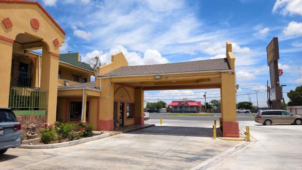 Delux Inn