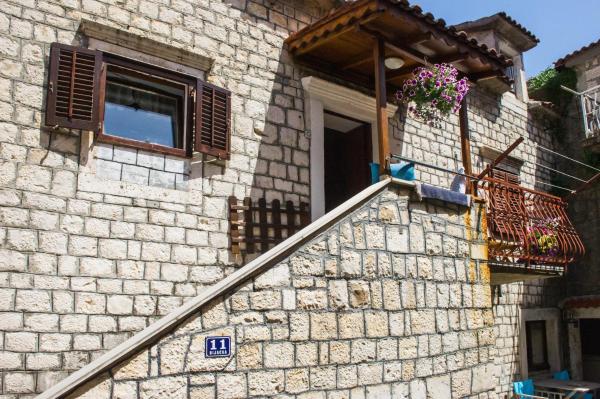 Apartments by the sea Kastel Stafilic, Kastela - 10264, Rezerwuj Apartament Hotele w Split-Dalmatia County z parkingiem, Parking