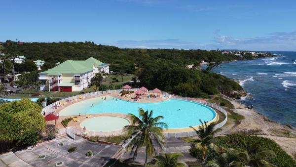 LeLagon Vue Mer, Pieds dans leau, Rezerwuj Apartament Hotele w Grande-Terre z basenem, Basen