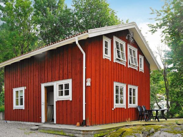 Four-Bedroom Holiday home in S-Uddvalla, Rezerwuj Apartament Ljungskile 