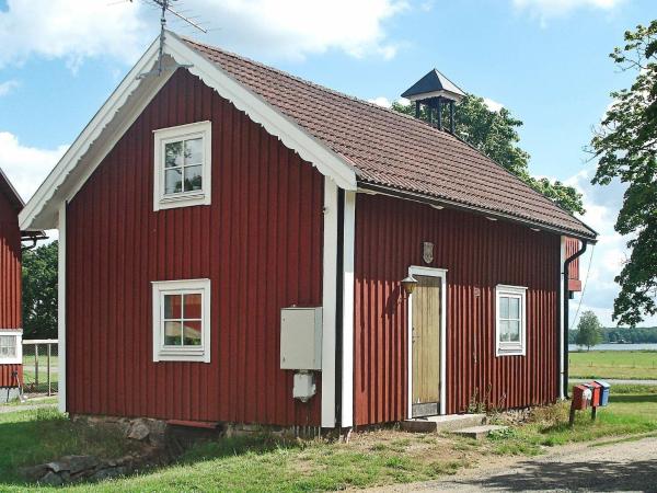 Two-Bedroom Holiday home in Lönashult 1, Rezerwuj Hotel Hotele w Småland z parkingiem, Parking