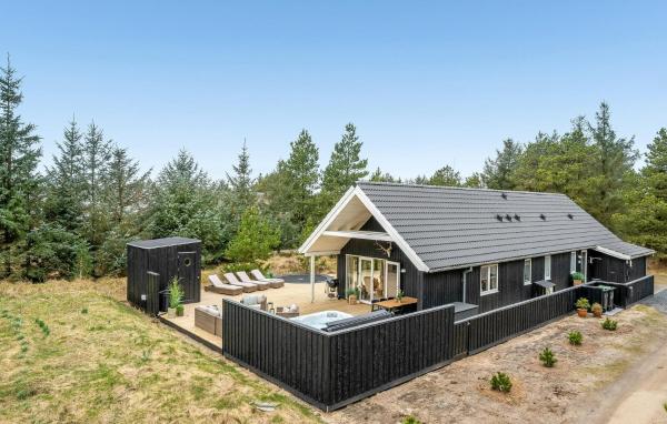 Three-Bedroom Holiday Home In Blavand, Rezerwuj Dom wakacyjny Hotele SPA w Ho, SPA