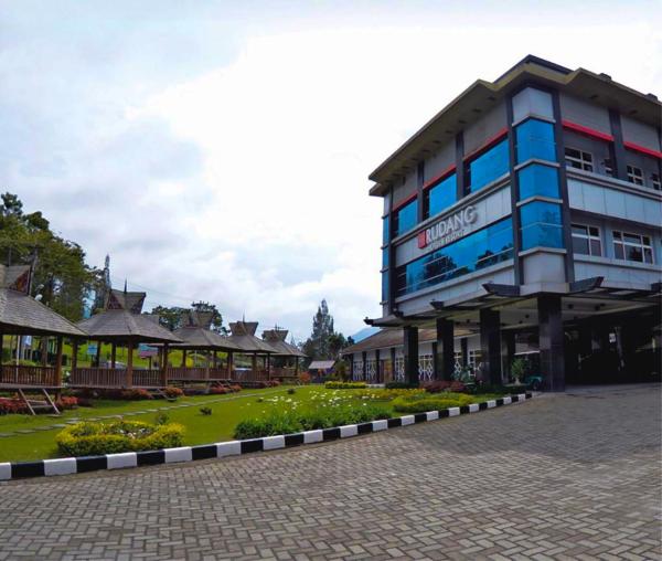 Rudang Hotel & Resort Berastagi, Rezerwuj Hotel Hotele w Berastagi z parkingiem, Parking